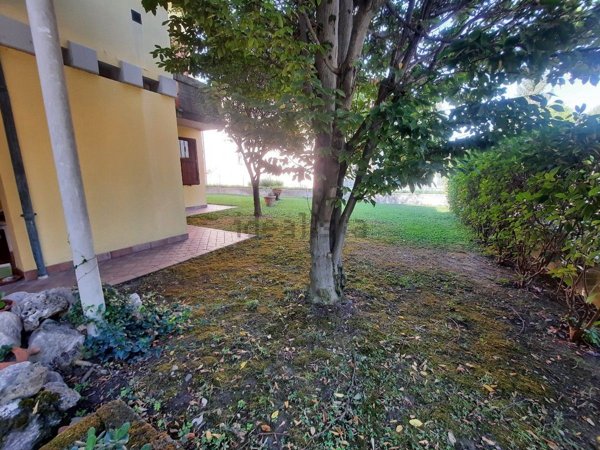 casa indipendente in vendita a Castelnovo di Sotto