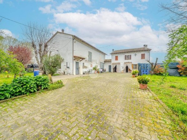 casa indipendente in vendita a Castelnovo di Sotto in zona Cogruzzo