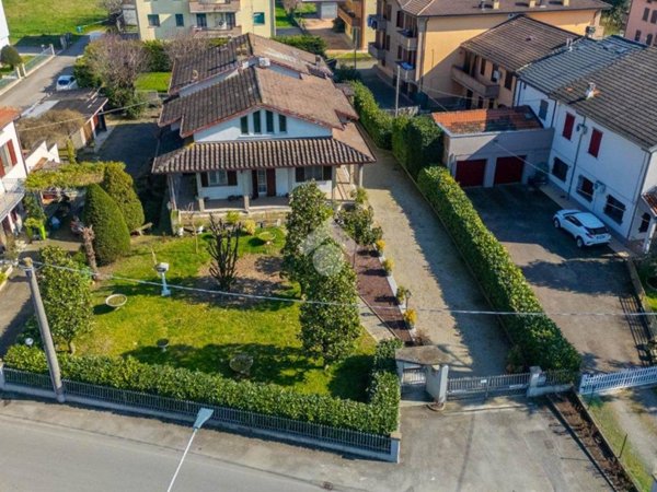 casa indipendente in vendita a Castelnovo di Sotto