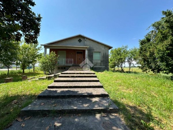 casa indipendente in vendita a Castelnovo di Sotto