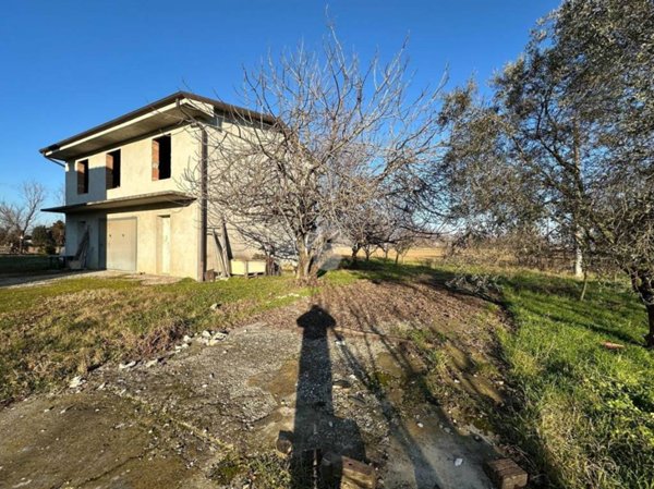casa indipendente in vendita a Castelnovo di Sotto