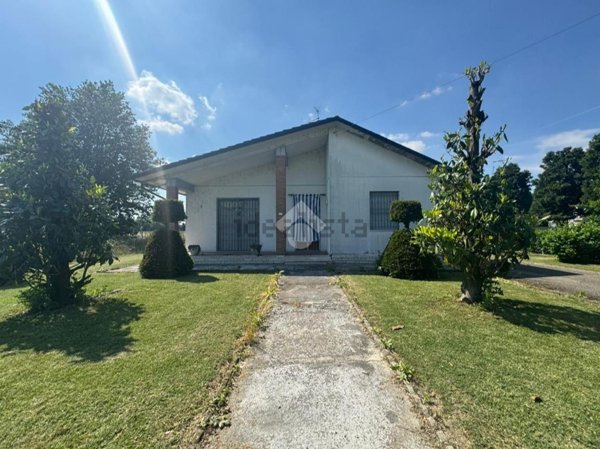 casa indipendente in vendita a Castelnovo di Sotto