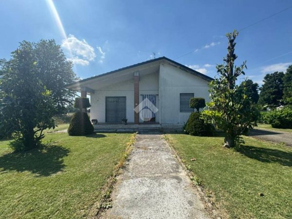 casa indipendente in vendita a Castelnovo di Sotto