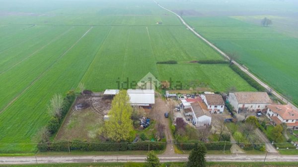 casa indipendente in vendita a Castelnovo di Sotto in zona Cogruzzo