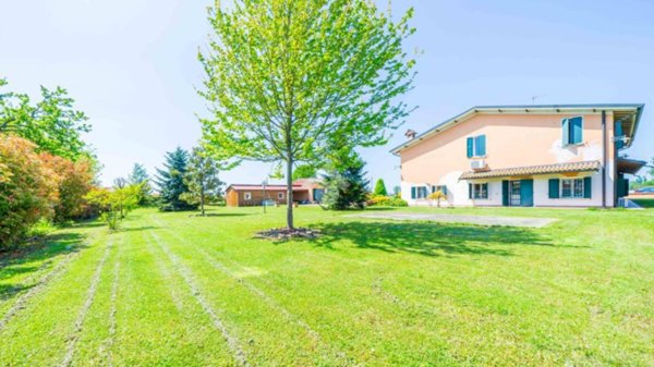 casa indipendente in vendita a Castelnovo di Sotto