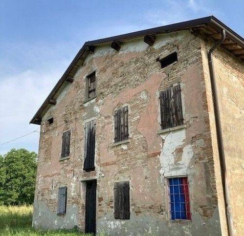 casa indipendente in vendita a Castelnovo di Sotto