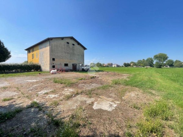 casa indipendente in vendita a Castelnovo di Sotto