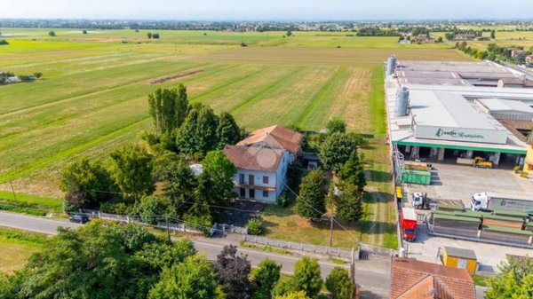 casa indipendente in vendita a Castelnovo di Sotto