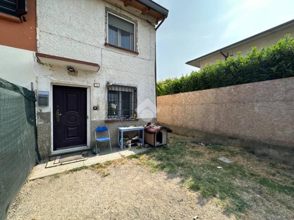 casa indipendente in vendita a Castelnovo di Sotto in zona San Savino