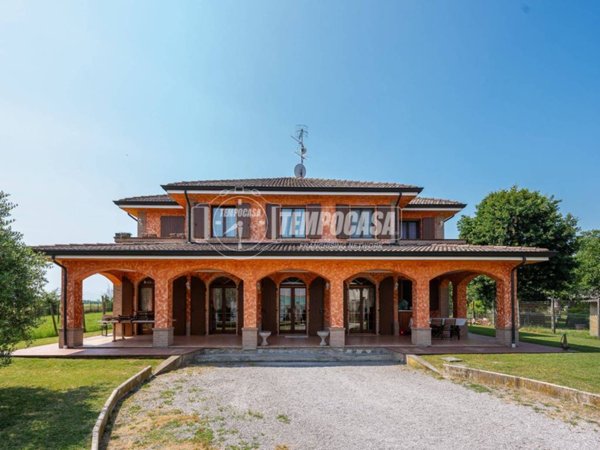 casa indipendente in vendita a Castelnovo di Sotto