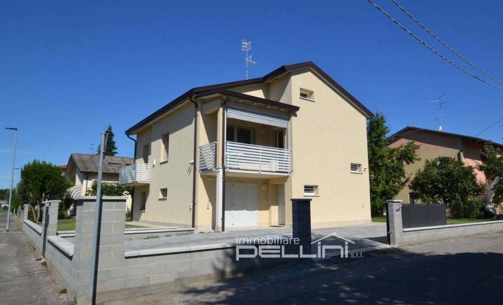 casa indipendente in vendita a Castelnovo di Sotto