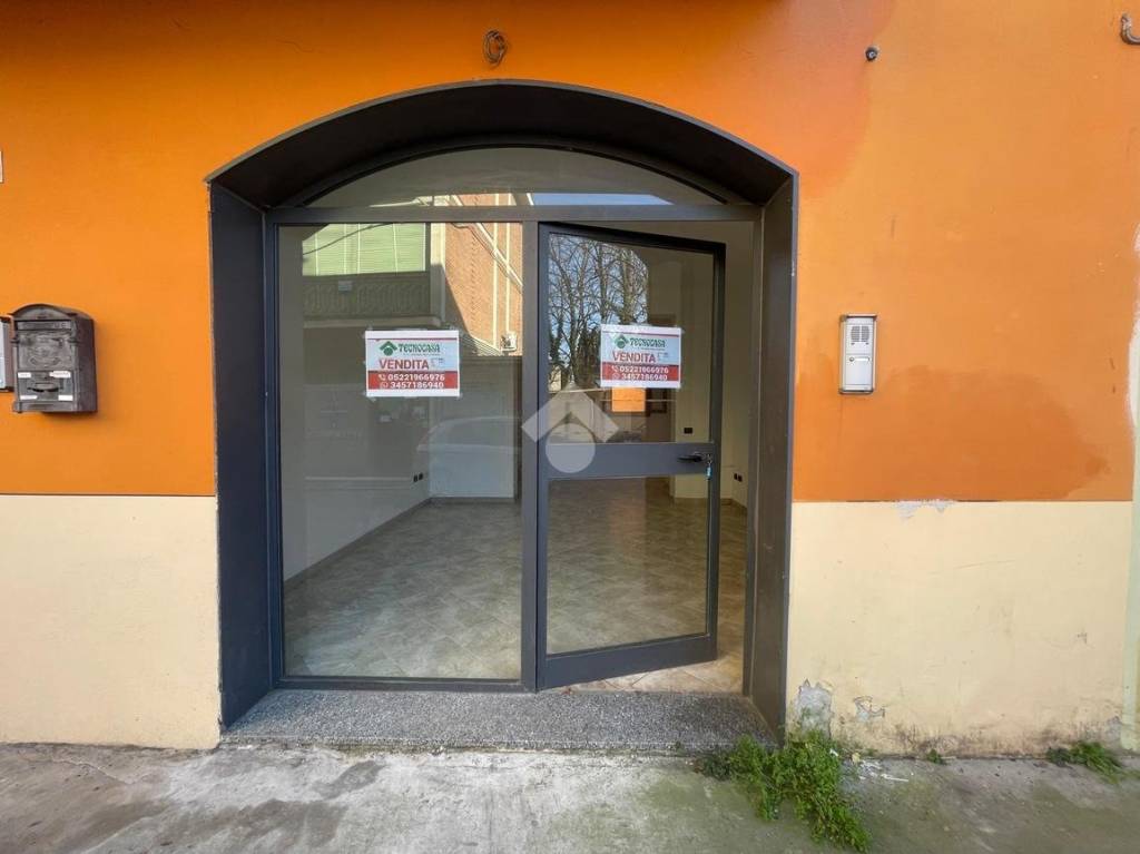 negozio in vendita a Castelnovo di Sotto