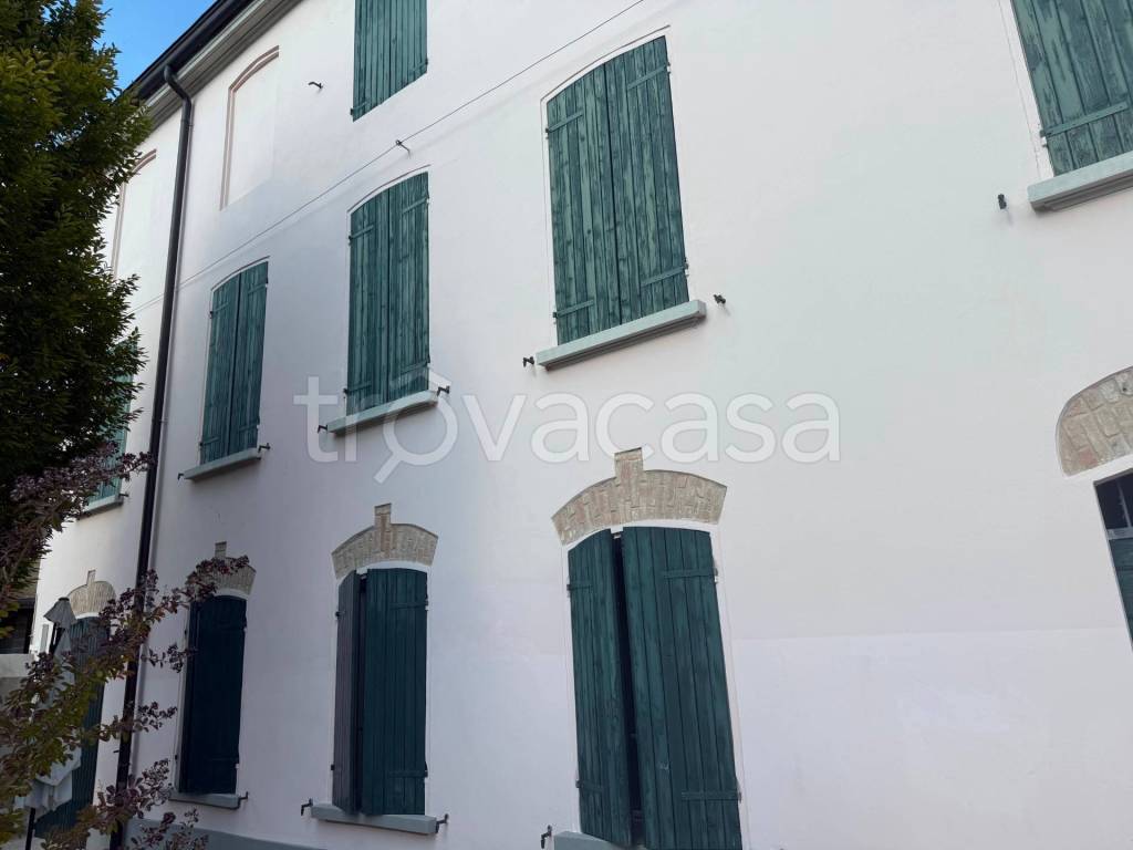 casa indipendente in vendita a Castelnovo di Sotto