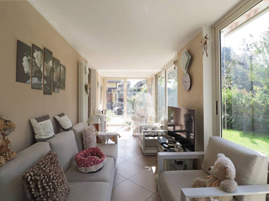 casa indipendente in vendita a Castelnovo di Sotto