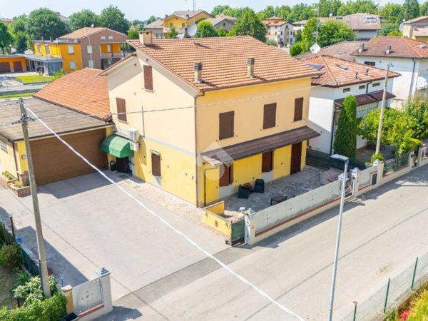 casa indipendente in vendita a Castelnovo di Sotto