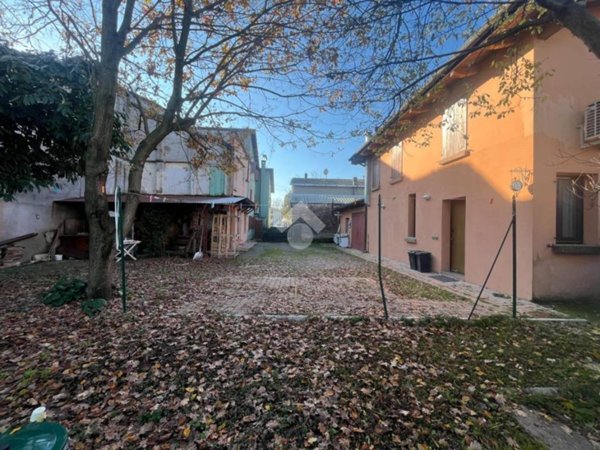 casa indipendente in vendita a Castelnovo di Sotto in zona Cogruzzo