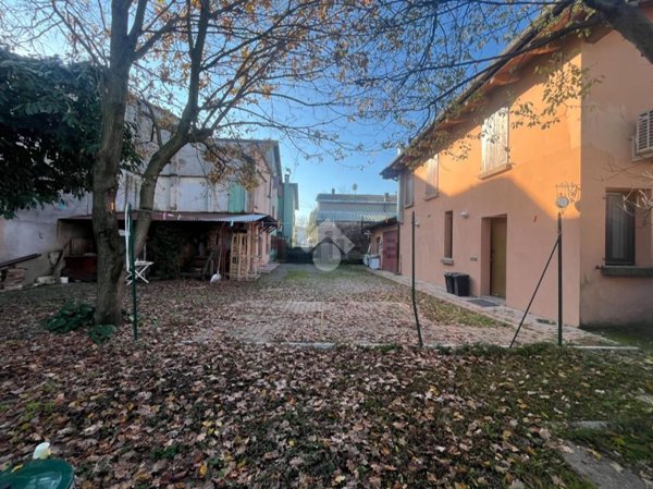 casa indipendente in vendita a Castelnovo di Sotto in zona Cogruzzo