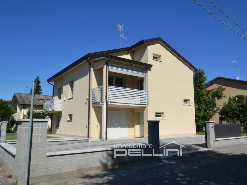 casa indipendente in vendita a Castelnovo di Sotto