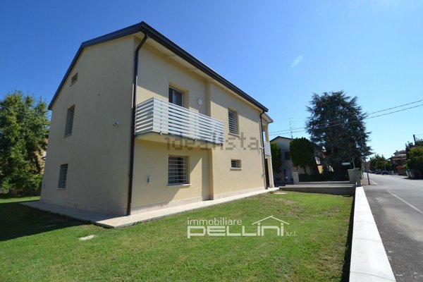 casa indipendente in vendita a Castelnovo di Sotto