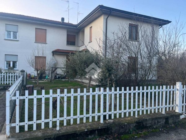 casa indipendente in vendita a Castelnovo di Sotto