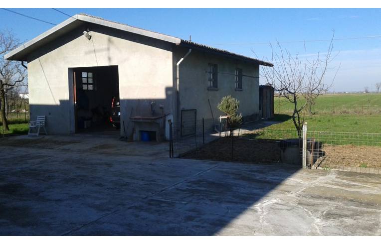 casa indipendente in vendita a Castelnovo di Sotto in zona Meletole