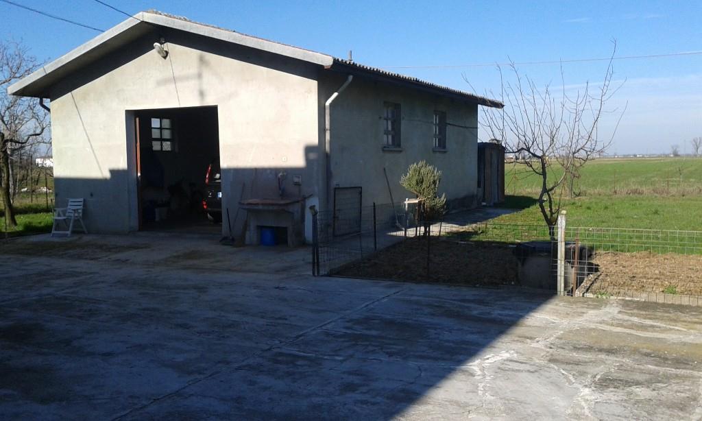 casa indipendente in vendita a Castelnovo di Sotto in zona Meletole