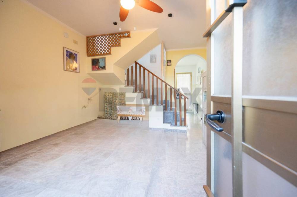 casa indipendente in vendita a Castelnovo di Sotto in zona Meletole