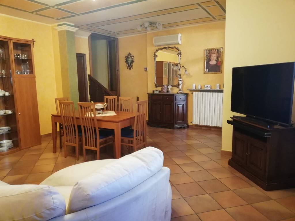 casa indipendente in vendita a Castelnovo di Sotto