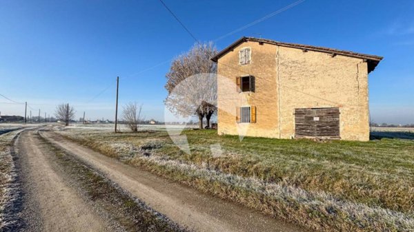 casa indipendente in vendita a Castelnovo di Sotto in zona Cogruzzo