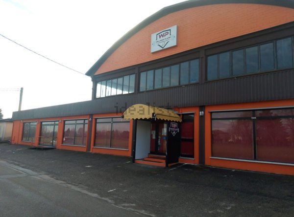 locale commerciale in vendita a Castelnovo di Sotto