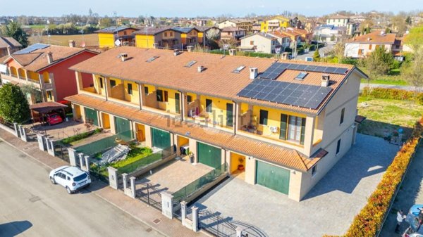 casa indipendente in vendita a Castelnovo di Sotto