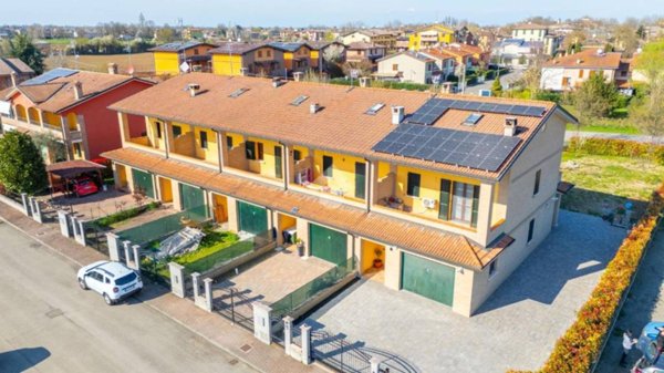 casa indipendente in vendita a Castelnovo di Sotto