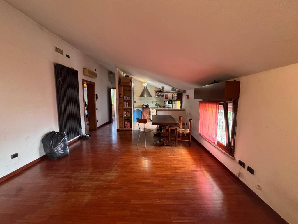 appartamento in vendita a Castelnovo di Sotto in zona Case Melli