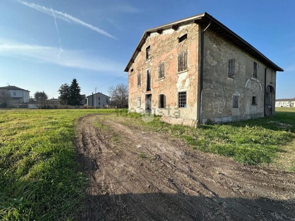 casale in vendita a Castelnovo di Sotto in zona Cogruzzo