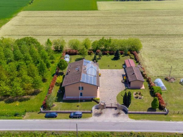 casa indipendente in vendita a Castelnovo di Sotto