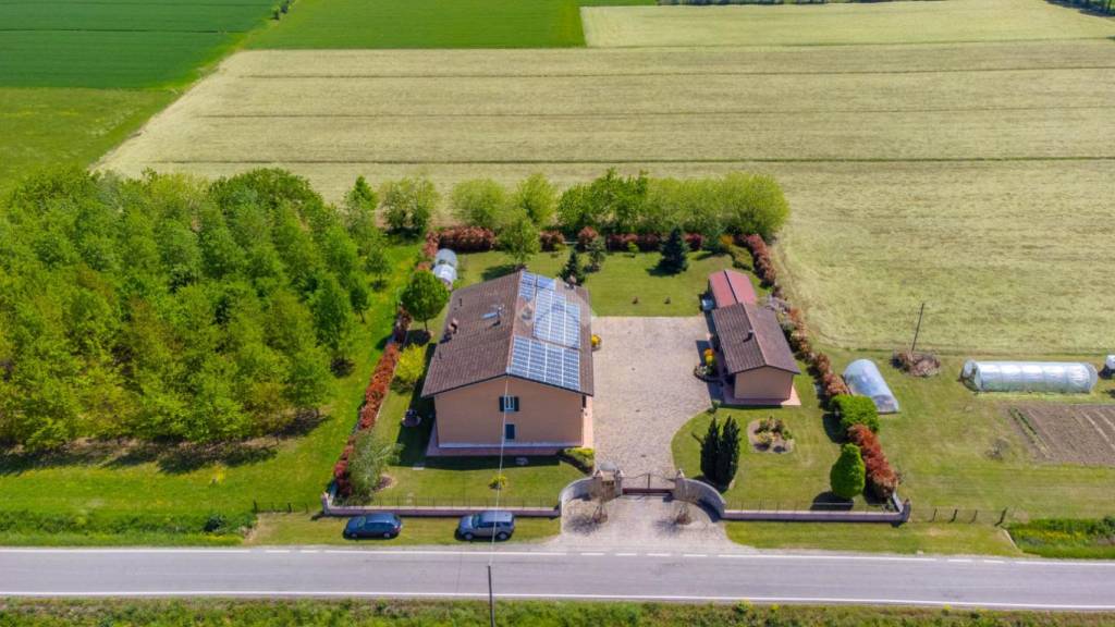 casa indipendente in vendita a Castelnovo di Sotto
