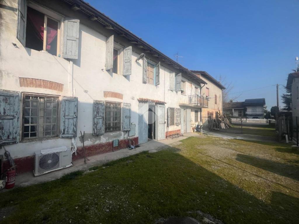 casa indipendente in vendita a Castelnovo di Sotto in zona Cogruzzo