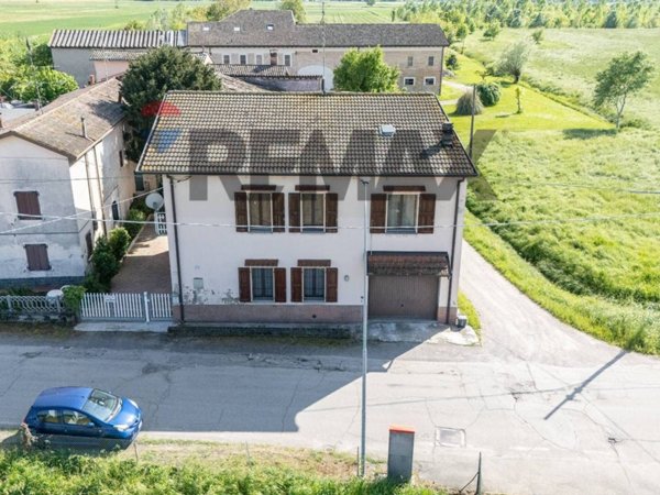 casa indipendente in vendita a Castelnovo di Sotto in zona Cogruzzo