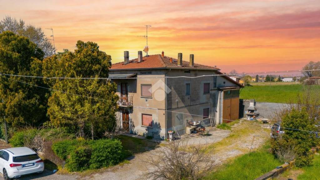 casa indipendente in vendita a Castelnovo di Sotto in zona Cogruzzo