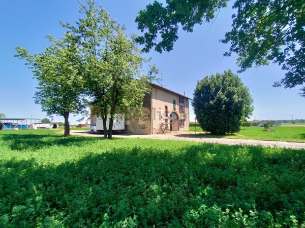 casale in vendita a Castelnovo di Sotto in zona San Savino