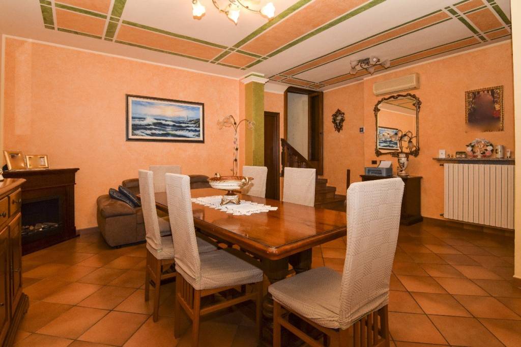 casa indipendente in vendita a Castelnovo di Sotto