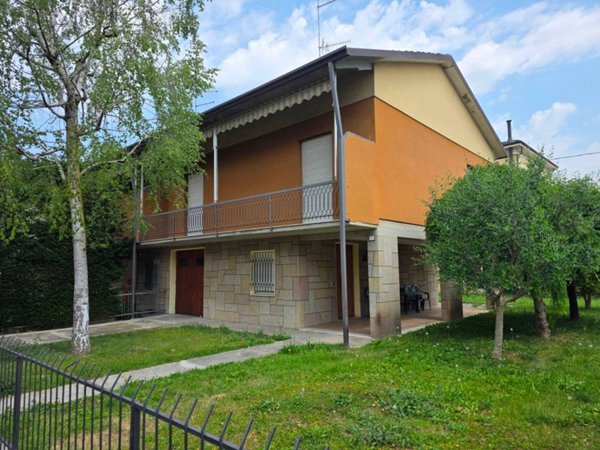 casa indipendente in vendita a Castelnovo di Sotto in zona Case Melli