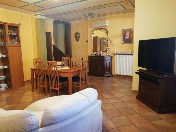 casa indipendente in vendita a Castelnovo di Sotto in zona Case Melli