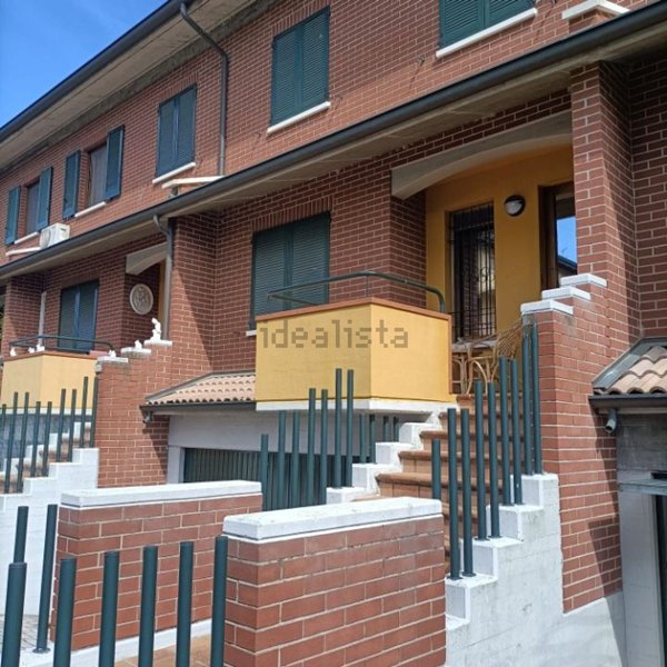casa indipendente in vendita a Castelnovo di Sotto in zona Case Melli