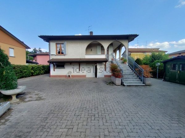 casa indipendente in vendita a Castelnovo di Sotto in zona Case Melli