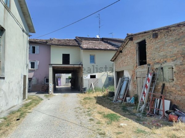 casa indipendente in vendita a Castelnovo di Sotto in zona Cogruzzo