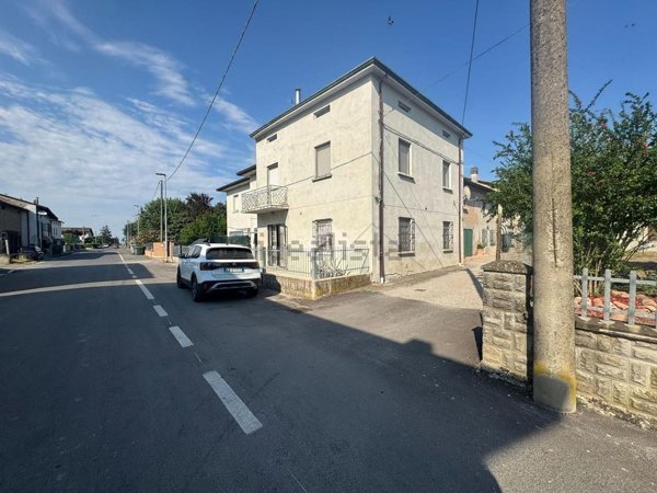 casa indipendente in vendita a Castelnovo di Sotto in zona Cogruzzo