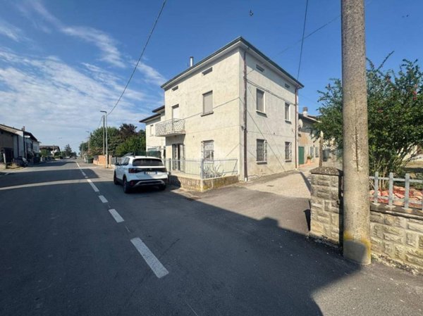 casa indipendente in vendita a Castelnovo di Sotto in zona Cogruzzo