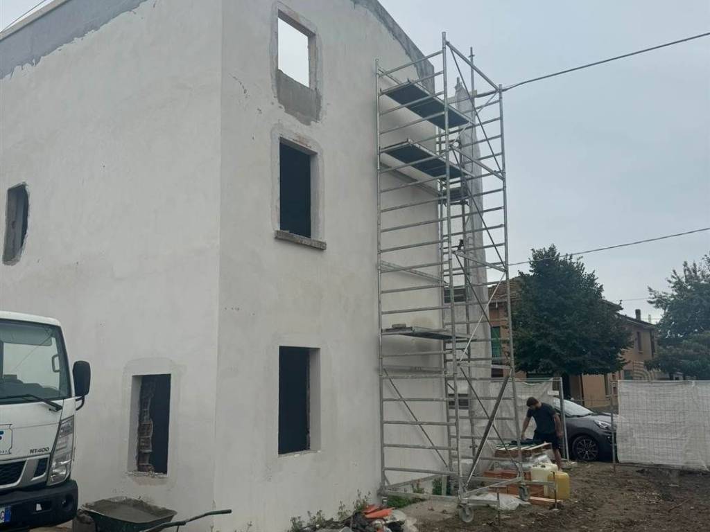 casa indipendente in vendita a Castelnovo di Sotto in zona Case Melli