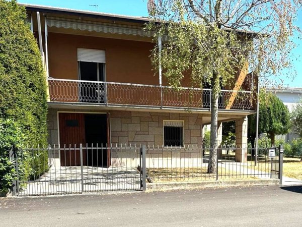 casa indipendente in vendita a Castelnovo di Sotto in zona Case Melli